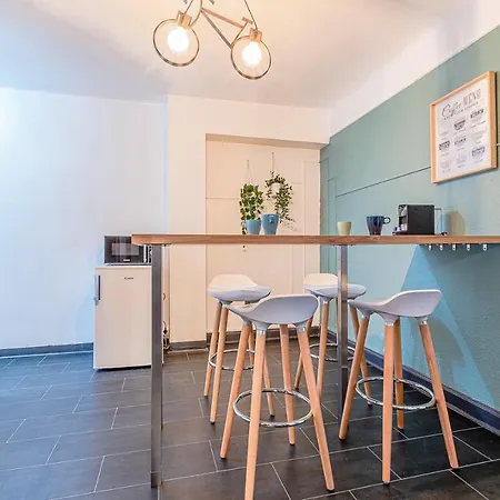 1 Studio & 4 Appts - 1 A 4 Lits - 1 A 7 Pers - Max 25 Pers - 1 Immeuble - Confort, Flexibilite ------ English - 1 Studio & 4 Apts - 1 To 4 Beds - 1 To 7 Guests - Up To 25 - Same Building -- Cattenom Hayange Exterior photo