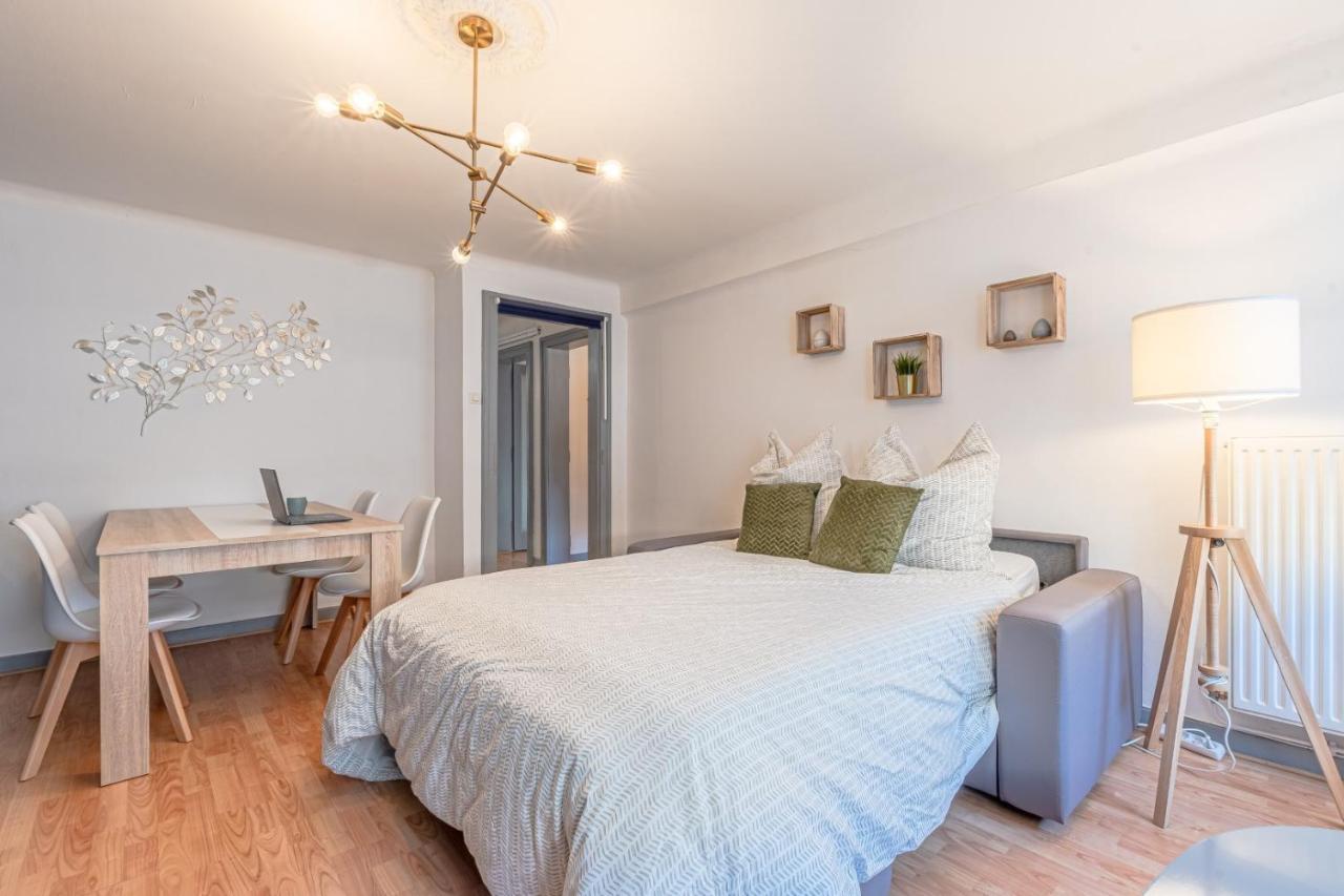 1 & 4 Appts - 1 A 4 Lits - 1 A 7 Pers - Max 25 Pers - 1 Immeuble - Confort, Flexibilite ------ - 1 & 4 Apts - 1 To 4 Beds - 1 To 7 Guests - Up To 25 - Same Building -- Cattenom Appartement *