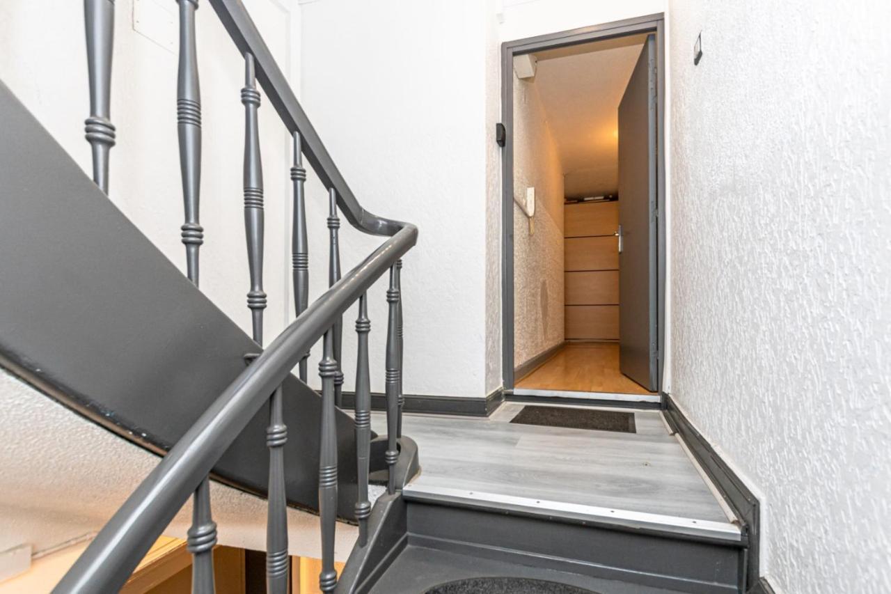Appartement 1 & 4 Appts - 1 A 4 Lits - 1 A 7 Pers - Max 25 Pers - 1 Immeuble - Confort, Flexibilite ------ - 1 & 4 Apts - 1 To 4 Beds - 1 To 7 Guests - Up To 25 - Same Building -- Cattenom