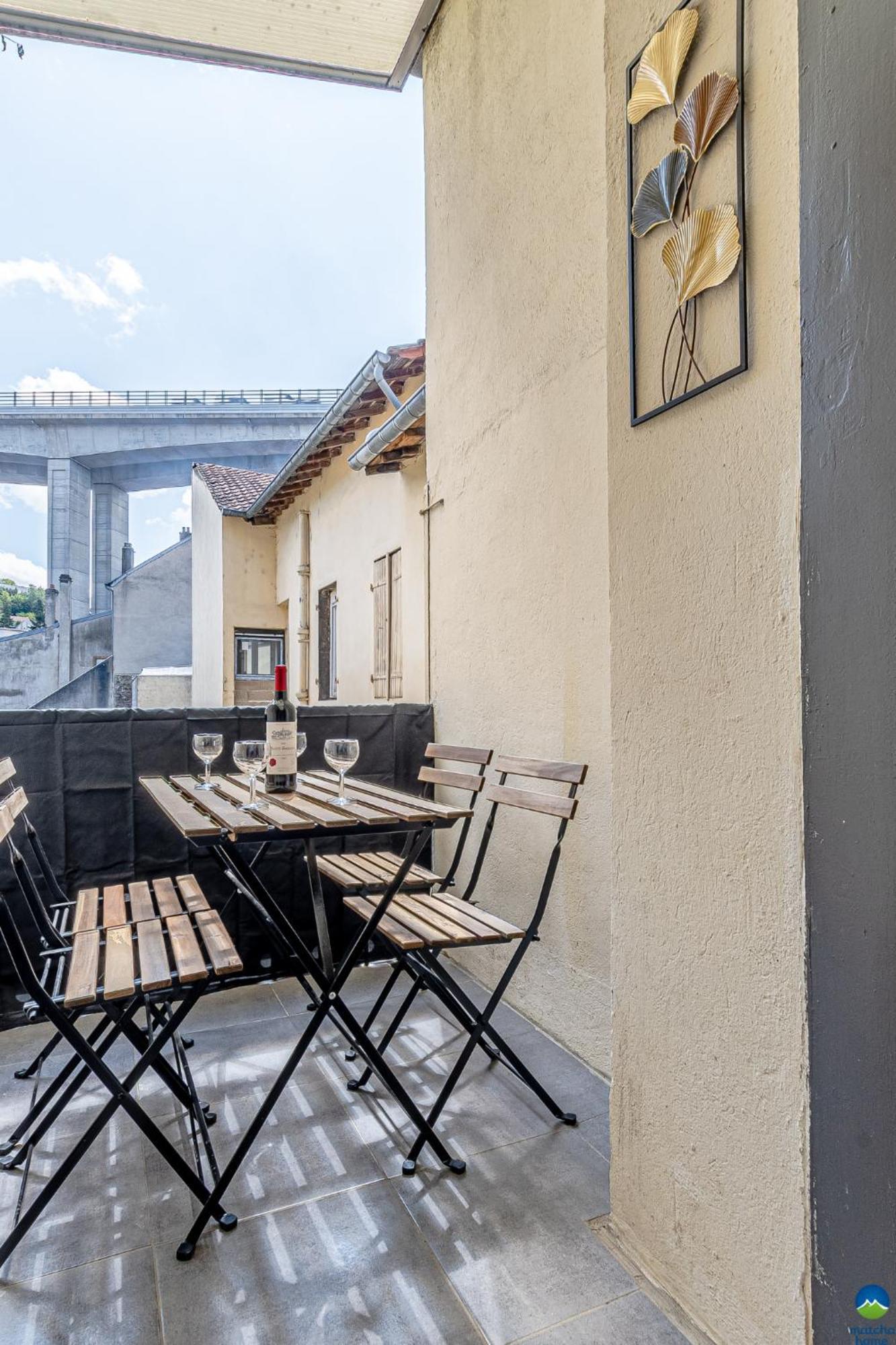 Appartement 1 & 4 Appts - 1 A 4 Lits - 1 A 7 Pers - Max 25 Pers - 1 Immeuble - Confort, Flexibilite ------ - 1 & 4 Apts - 1 To 4 Beds - 1 To 7 Guests - Up To 25 - Same Building -- Cattenom Hayange