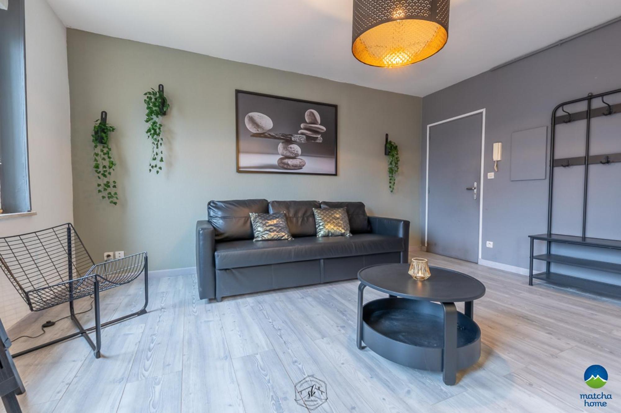 1 & 4 Appts - 1 A 4 Lits - 1 A 7 Pers - Max 25 Pers - 1 Immeuble - Confort, Flexibilite ------ - 1 & 4 Apts - 1 To 4 Beds - 1 To 7 Guests - Up To 25 - Same Building -- Cattenom
