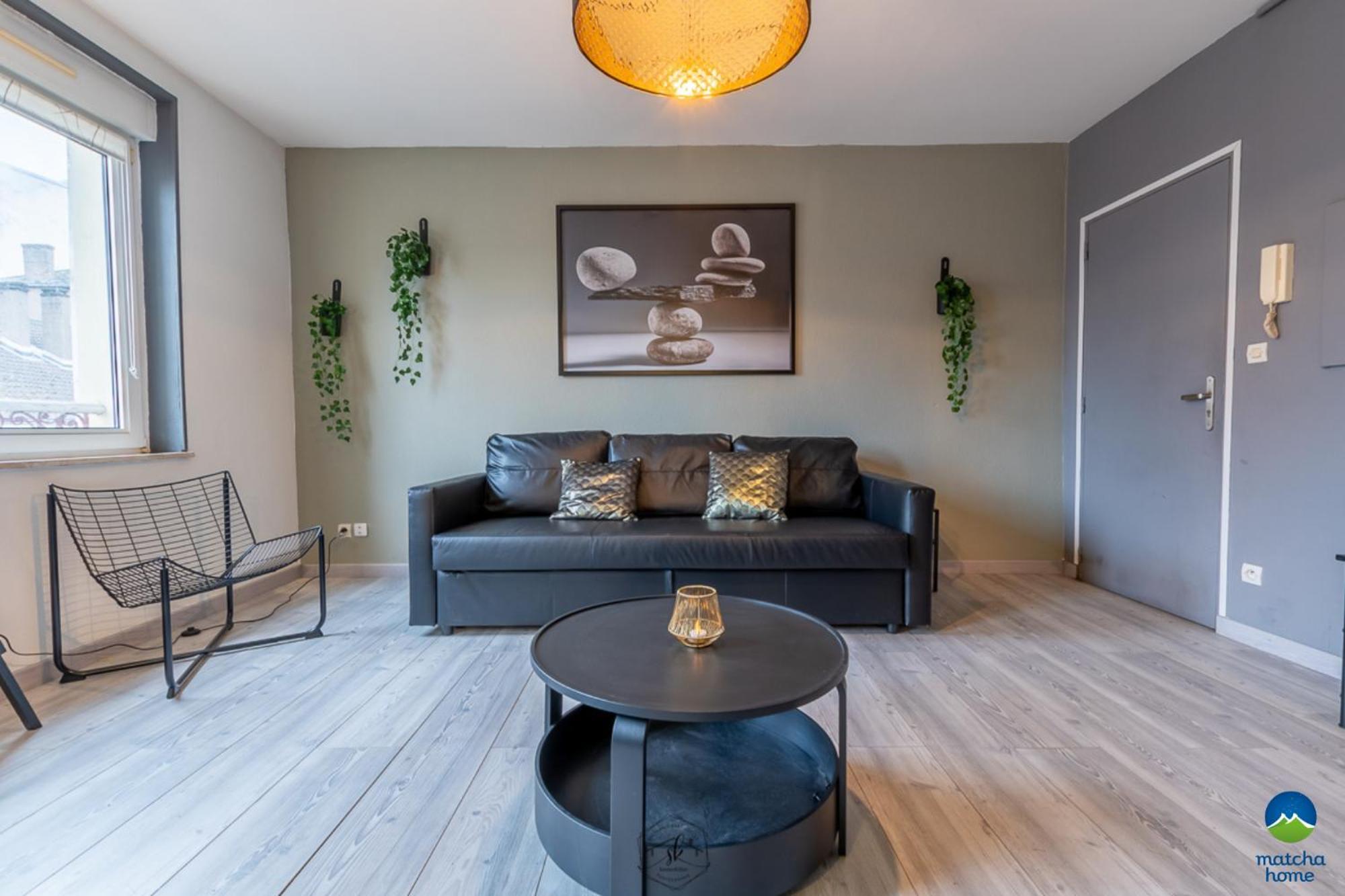 1 & 4 Appts - 1 A 4 Lits - 1 A 7 Pers - Max 25 Pers - 1 Immeuble - Confort, Flexibilite ------ - 1 & 4 Apts - 1 To 4 Beds - 1 To 7 Guests - Up To 25 - Same Building -- Cattenom Hayange