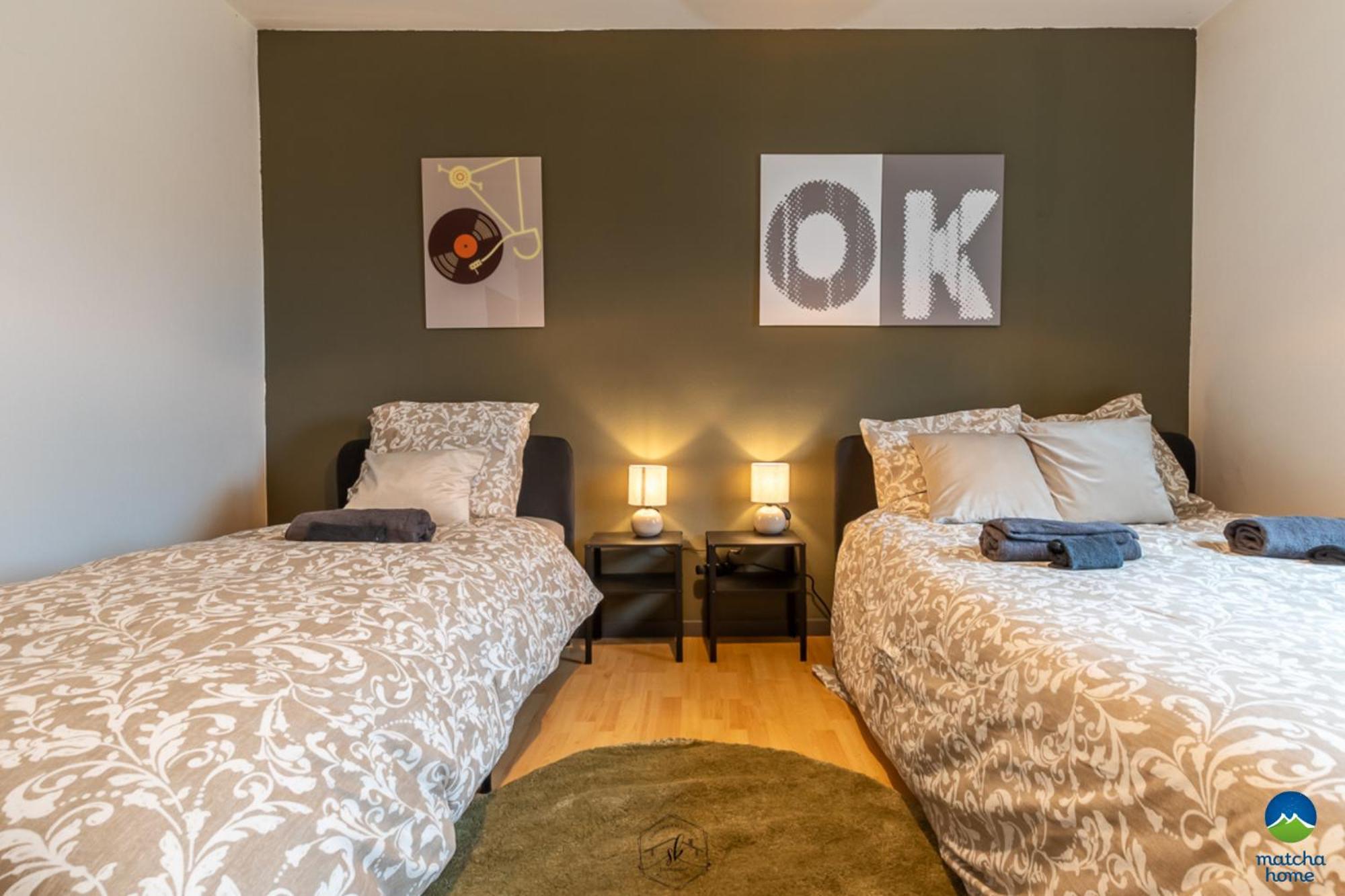 Appartement 1 & 4 Appts - 1 A 4 Lits - 1 A 7 Pers - Max 25 Pers - 1 Immeuble - Confort, Flexibilite ------ - 1 & 4 Apts - 1 To 4 Beds - 1 To 7 Guests - Up To 25 - Same Building -- Cattenom
