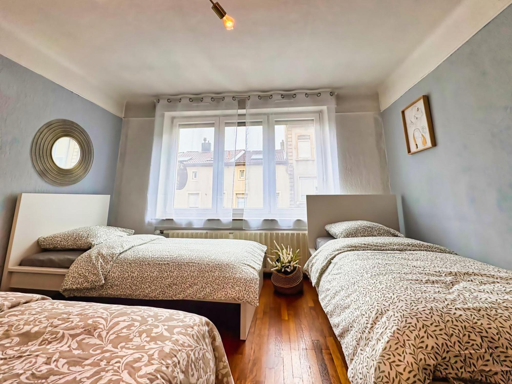 1 & 4 Appts - 1 A 4 Lits - 1 A 7 Pers - Max 25 Pers - 1 Immeuble - Confort, Flexibilite ------ - 1 & 4 Apts - 1 To 4 Beds - 1 To 7 Guests - Up To 25 - Same Building -- Cattenom * Hayange